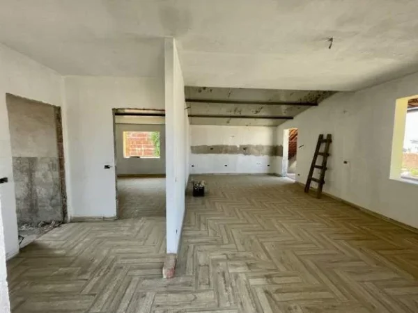 Tirane, shes Vile 3 Katshe Kati 4, 600 m² 550.000 Euro (Siri Kodra)