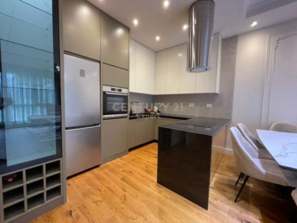 Tirane, shitet apartament Kati 8, 122 m² 278.000 Euro (Kompleksi Square21 Tirana, Albania)