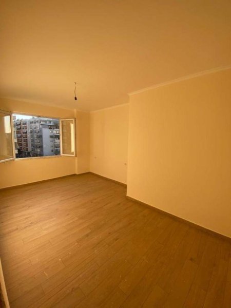 Tirane, shes apartament 2+1 110 m² 1.100 Euro/m2 (Unaza e Re , blloku)