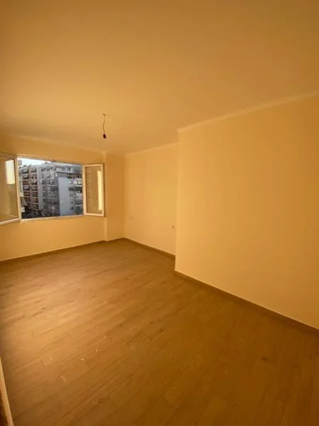 Tirane, shes apartament 2+1 110 m² 1.100 Euro/m2 (Unaza e Re , blloku)
