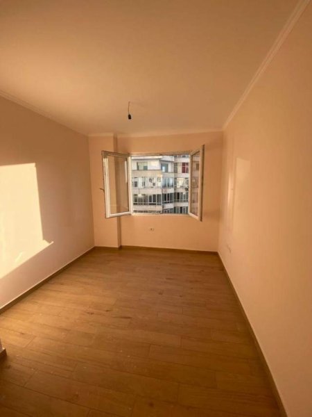 Tirane, shes apartament 2+1 110 m² 1.100 Euro/m2 (Unaza e Re , blloku)