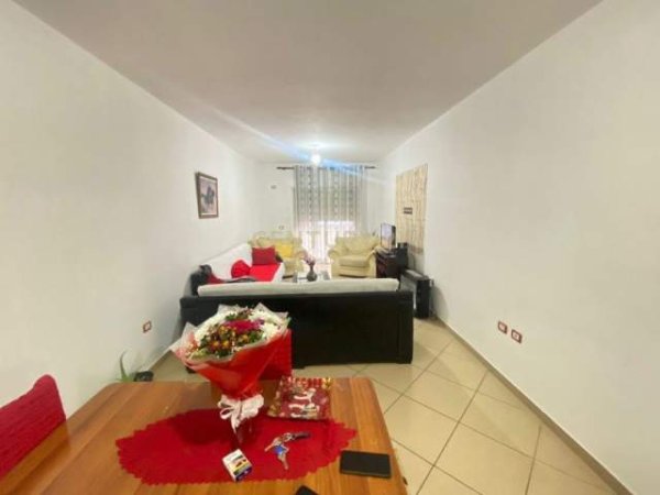 Tirane, shitet apartament 2+1+A+BLK Kati 2, 105.000 Euro (Bulevardi Migjeni)