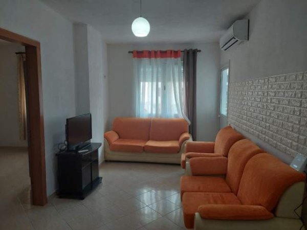 Tirane, jepet me qera apartament 2+1 Kati 2, 87 m² 40.000 Leke (5 Maji)