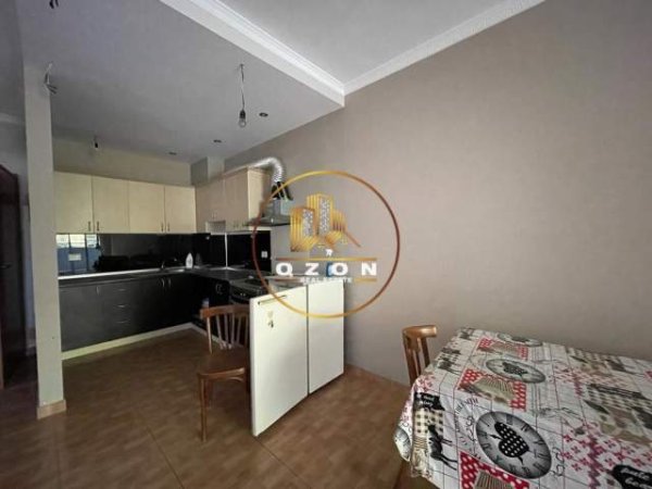 Tirane, jepet me qera apartament 1+1+A+BLK Kati 4, 60 m² 300 Euro (Fresku)
