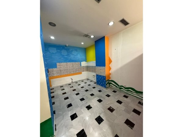 Tirane, jepet me qera Kati 0, 90 m² 1.500 €