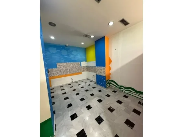 Tirane, jepet me qera Kati 0, 90 m² 1.500 €