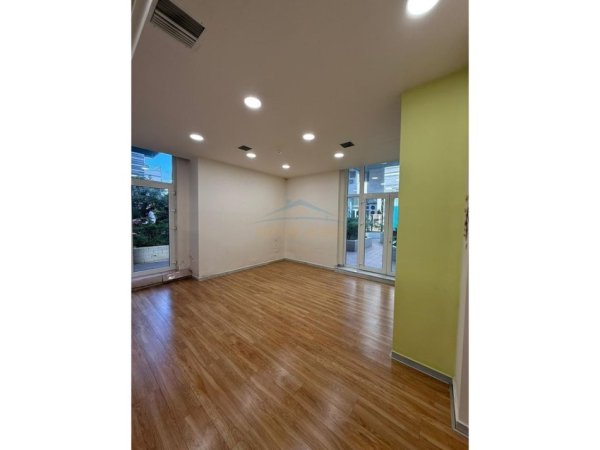 Tirane, jepet me qera Kati 0, 90 m² 1.500 €