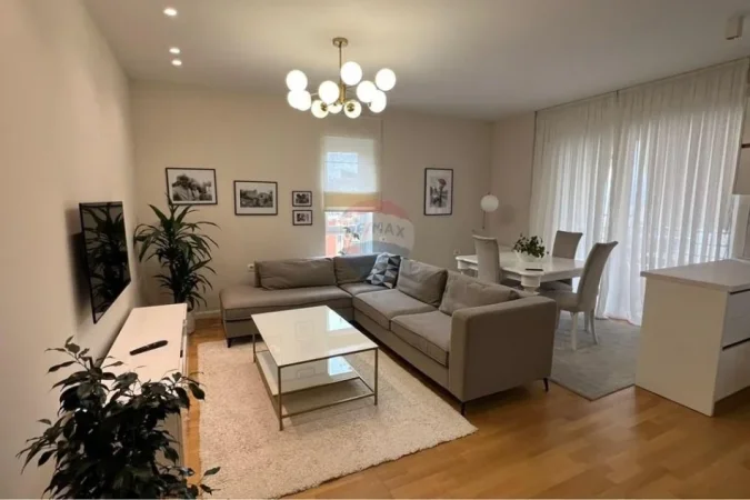 Tirane, jepet me qera apartament 2+1+Ballkon , 105 m² 705 € 