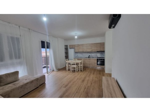 Tirane, jepet me qera apartament Kati 2, 100 m² 620 € 