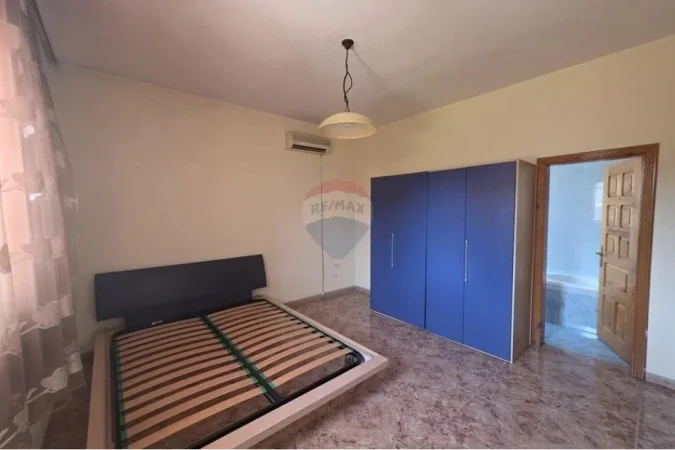 Tirane, jepet me qera Vile 4+1 , 1.986 m² 1.703 € 