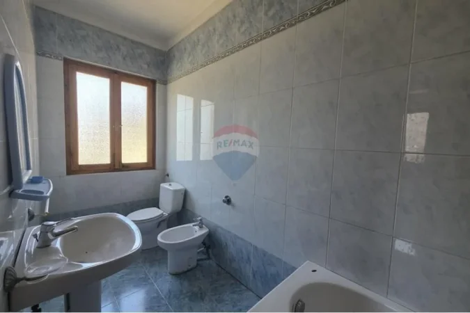 Tirane, jepet me qera Vile 4+1 , 1.986 m² 1.703 € 