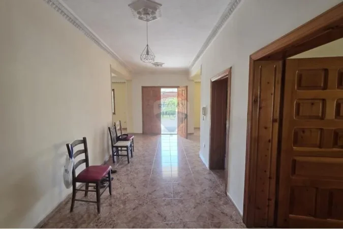 Tirane, jepet me qera Vile 4+1 , 1.986 m² 1.703 € 