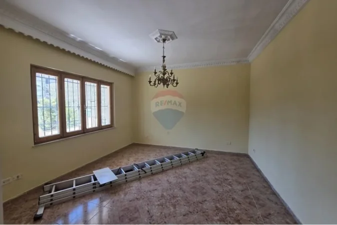 Tirane, jepet me qera Vile 4+1 , 1.986 m² 1.703 € 