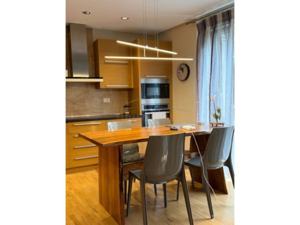 Tirane, shitet apartament Kati 2, 95 m² 300.000 €