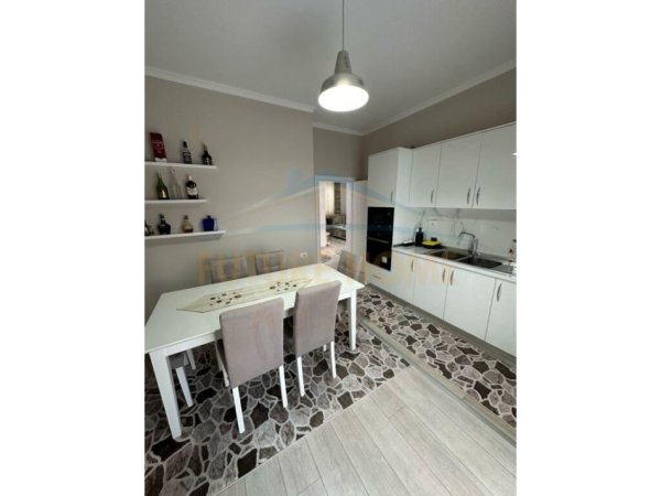 Tirane, jepet me qera apartament Kati 2, 120 m² 600 €