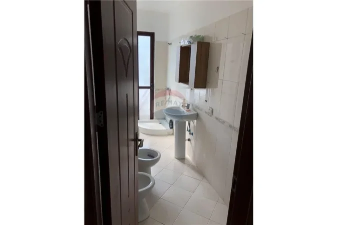 Tirane, shitet apartament 2+1 , 100 m² 140.000 € 