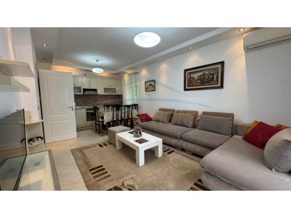 Tirane, jepet me qera apartament Kati 3, 99 m² 700 €