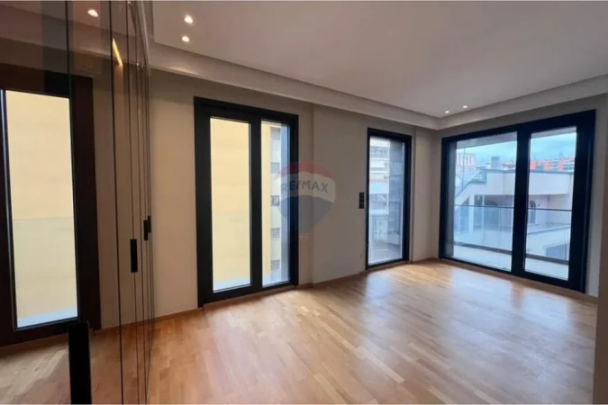 Tirane, shitet 3+1 , 140 m² 670.000 € (Ambasada Amerikane)