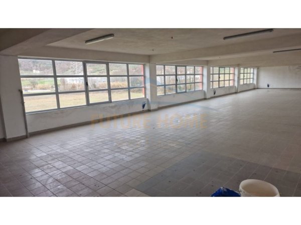 Tirane, jepet me qera Kati 0, 720 m² 2.200 €