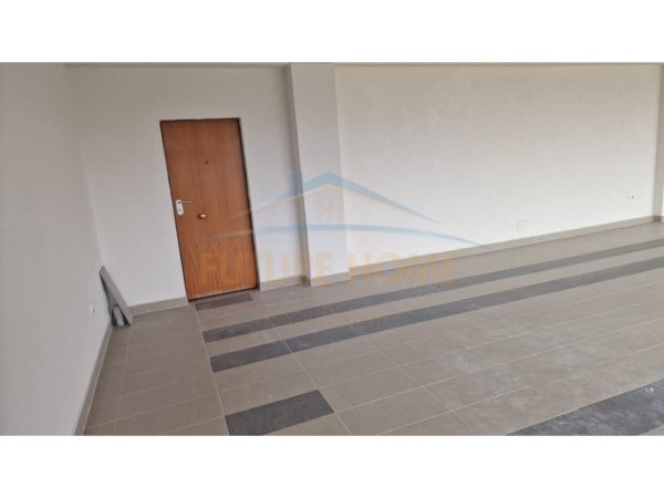 Tirane, jepet me qera Kati 0, 720 m² 2.200 €