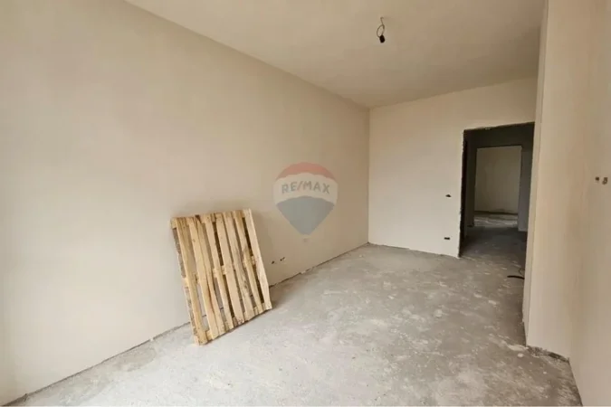 Tirane, shitet apartament , 121.000 m² 244.000 € 