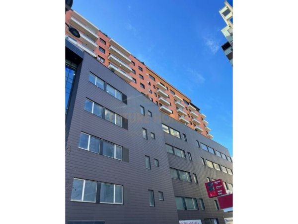 Tirane, jepet me qera ambjent biznesi Kati 6, 116 m² 1.150 €