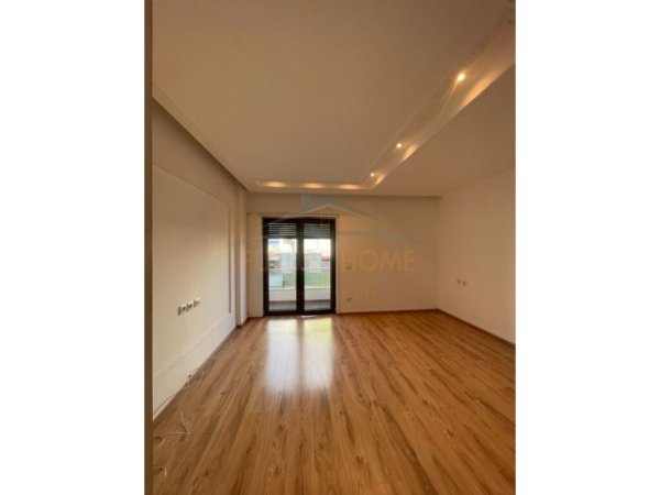 Tirane, jepet me qera ambjent biznesi Kati 6, 116 m² 1.150 €