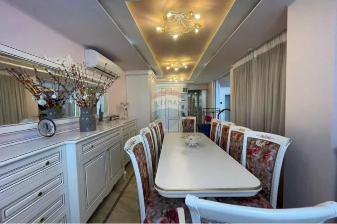 Tirane, shitet apartament duplex 4+1 , 227 m² 440.000 € 