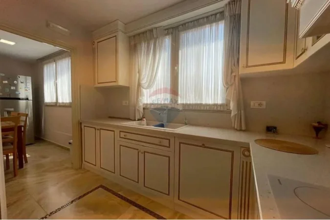 Tirane, shitet apartament duplex 4+1 , 227 m² 440.000 € 