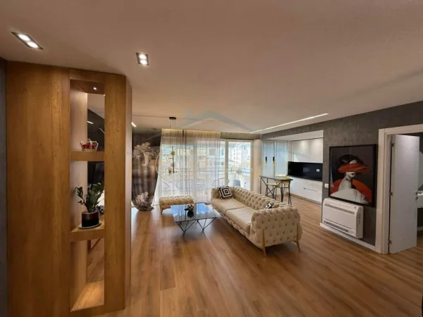 Tirane, jepet me qera apartament Kati 5, 119 m², 1000 euro