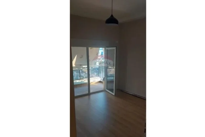 Tirane, shitet apartament 2+1 , 190.000 € (Porcelan)