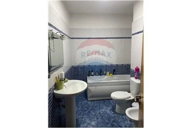 Tirane, shitet apartament 2+1 , 2 m² 155.000 € (Fresku)