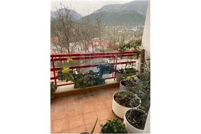 Tirane, shitet apartament 2+1 , 2 m² 155.000 € (Fresku)