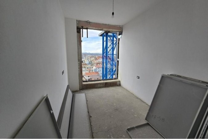 Tirane, shitet 3+1 , 1 m² 