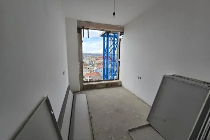 Tirane, shitet 3+1 , 1 m² 
