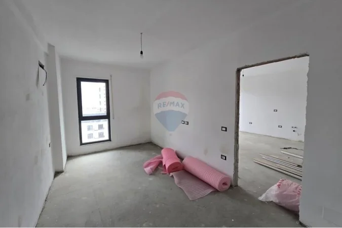 Tirane, shitet 3+1 , 1 m² 