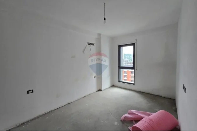 Tirane, shitet 3+1 , 1 m² 