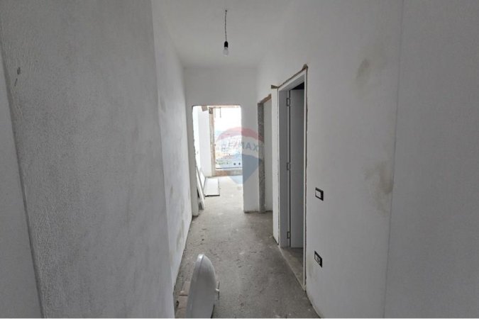 Tirane, shitet 3+1 , 1 m² 