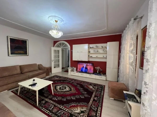 Tirane, jepet me qera apartament 2+1+Ballkon Kati 2, 100 m² 850 € (Rruga e kavajes)