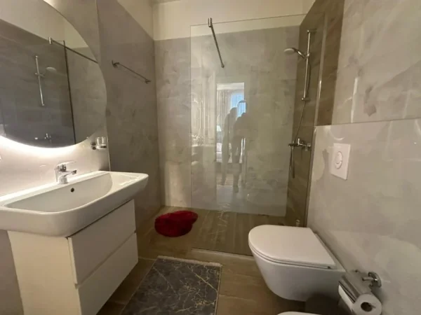 Tirane, jepet me qera apartament 2+1+Ballkon Kati 11, 113 m² 1.600 € (Rruga e elbasanit)