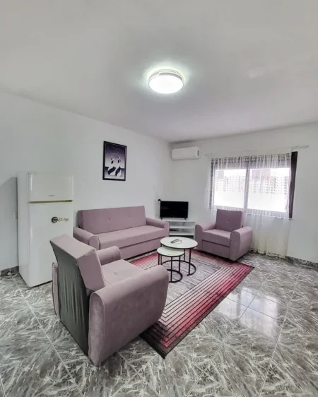Tirane, jepet me qera apartament 2+1 Kati 4, 80 m² 600 € (Sheshi Wilson)