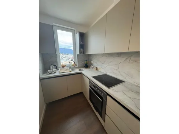 Tirane, jepet me qera apartament 2+1 Kati 8, 75 m² 1.000 € (Rruga Haxhi Dalliu , Mine Peza)