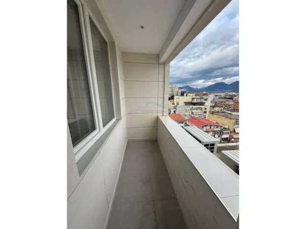 Tirane, jepet me qera apartament 2+1 Kati 8, 75 m² 1.000 € (Rruga Haxhi Dalliu , Mine Peza)