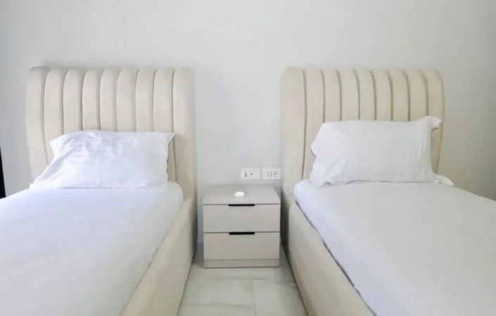 Tirane, jepet me qera apartament 2+1+Ballkon Kati 3, 108 m² 1.100 € (Komuna e Parisit)