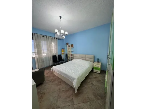 Tirane, jepet me qera apartament 2+1 Kati 3, 70 m² 700 € (selvia)