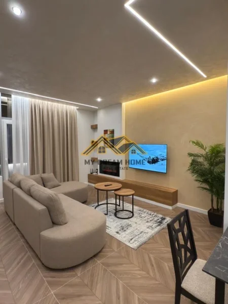 Durres, jepet me qera apartament 2+1 Kati 5, 131 m² 1.200 € (vollga)