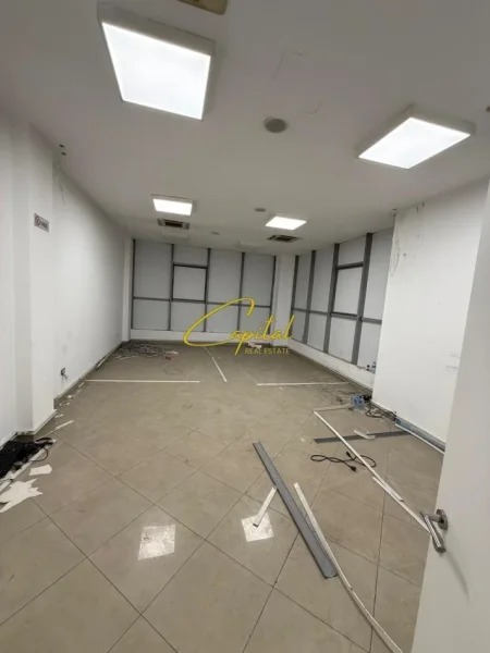 Tirane, jepet me qera ambjent biznesi Kati 1, 90 m² 700 € (ASTIR)