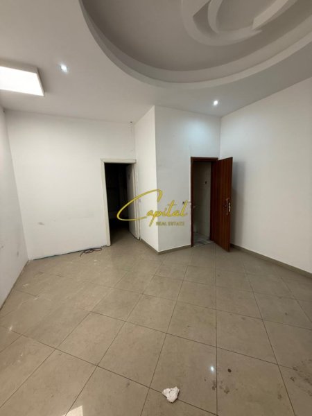 Tirane, jepet me qera ambjent biznesi Kati 1, 90 m² 700 € (ASTIR)