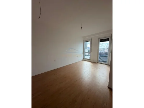 Tirane, jepet me qera apartament 2+1 Kati 5, 91 m² 700 € (don bosko)
