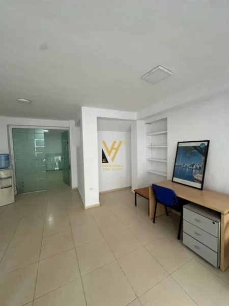 Tirane, jepet me qera dyqan Kati 0, 50 m² 500 € (RRUGA FORTUZI)